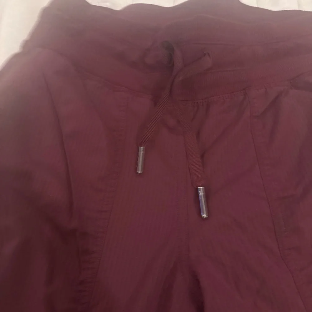 lululemon athletica woman’s Burgundy Joggers - Picture 2 of 6